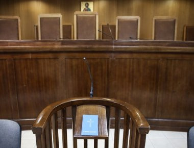 Ενώπιον του Ανακριτή Ηρακλείου οι 14 αλλοδαποί μέλη του διεθνούς κυκλώματος διακίνησης μεταναστών (βίντεο)